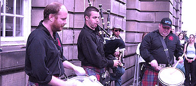 Photo showing bagpipers