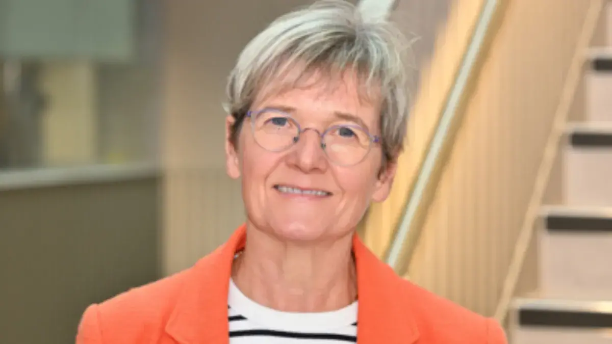 headshot of Lorna Marson smiling