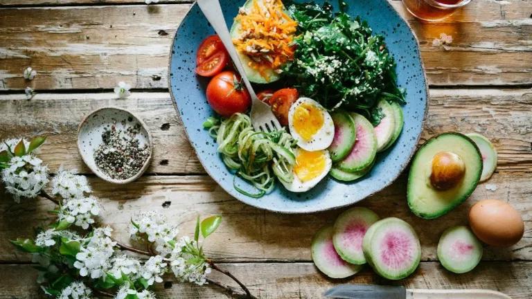 A plate of food showing a meal that might be eaten on a keto diet