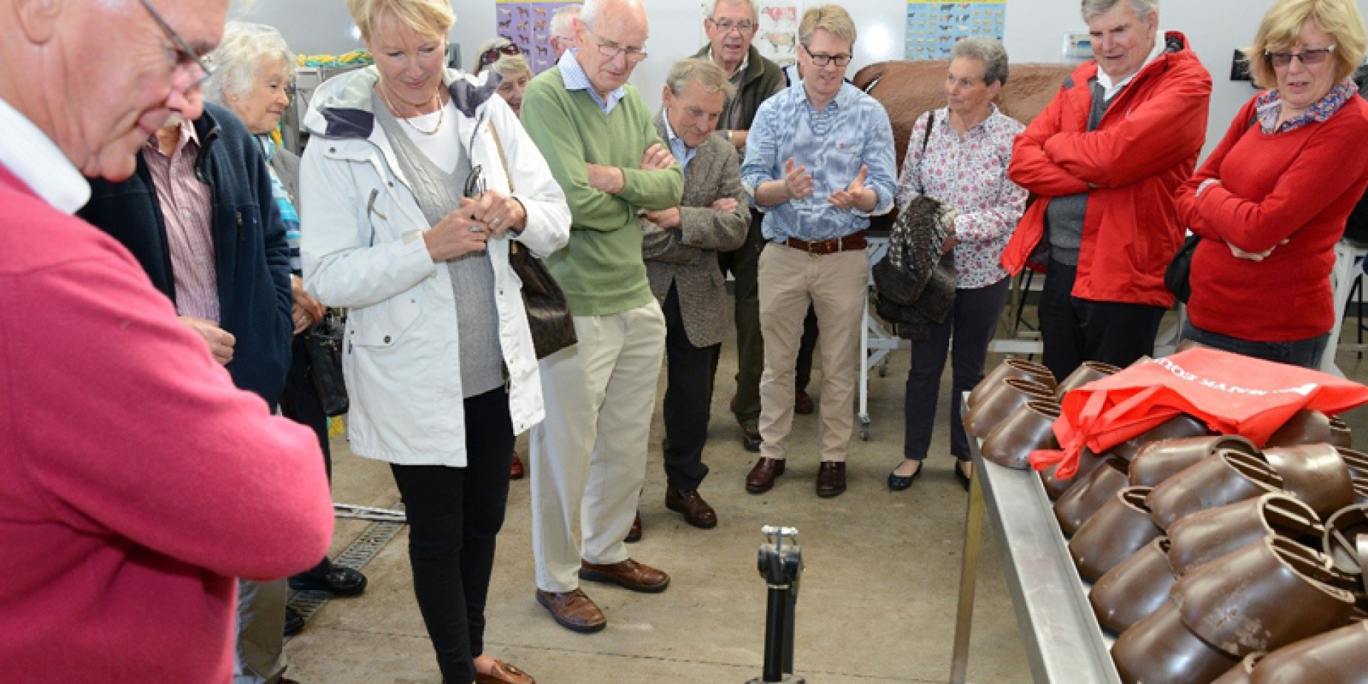 As part of their visit to the Easter Bush Campus, the Class of 1965 were given a tour of the Equine teaching facilities by Senior Lecturer, Dr John Keen.