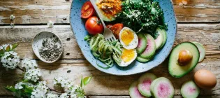 A plate of food showing a meal that might be eaten on a keto diet