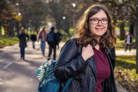 Headshot of Jess Lonsdale