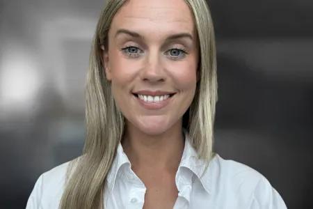 Headshot of Zoe Coyle