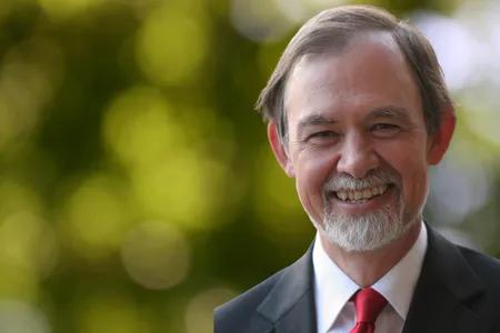 Head shot of Keith Fox