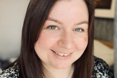 Close of Jennifer Paxton smiling