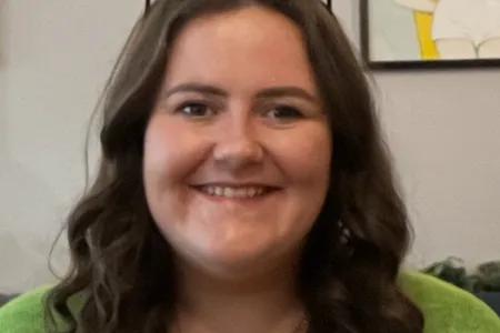 Head shot of Lauren Hunter