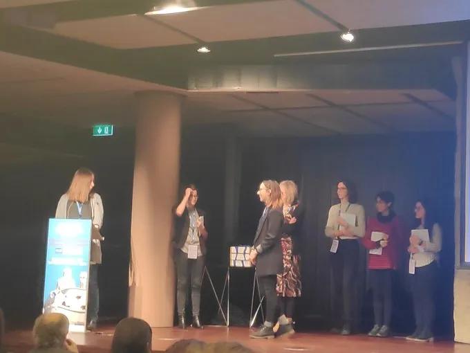 Elena Bernabeu receiving prize
