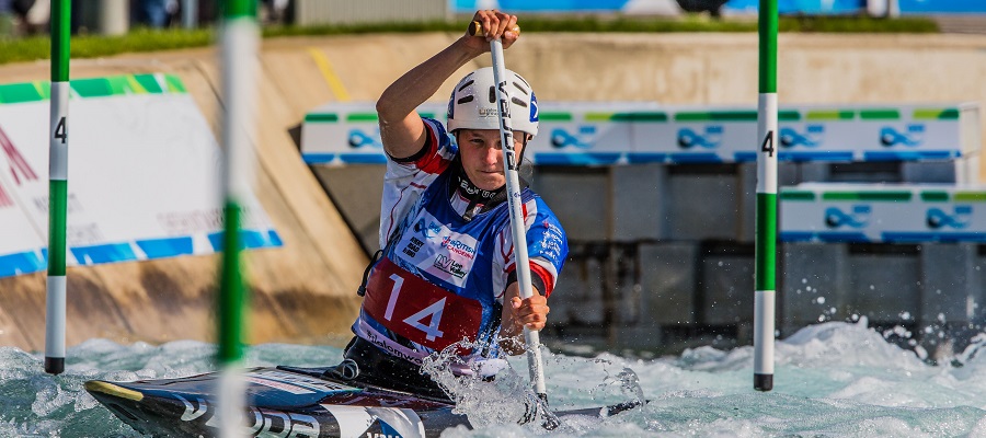 Eilidh Gibson canoeing